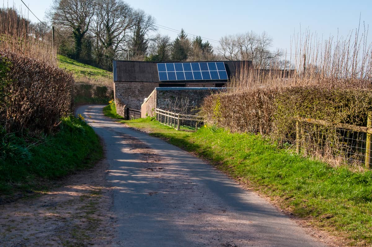 Bâtiment agricole équipé de panneaux solaires